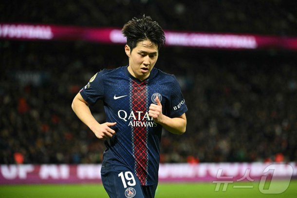 PSG 이강인 발목 부상, 낭스전 출전 불발…"며칠 동안 실내 훈련"