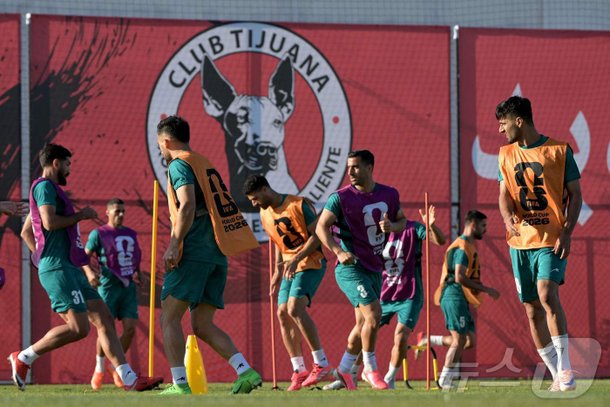 이란 스태프 4명, 美 비자 추가 발급…축구협회장은 또 거부